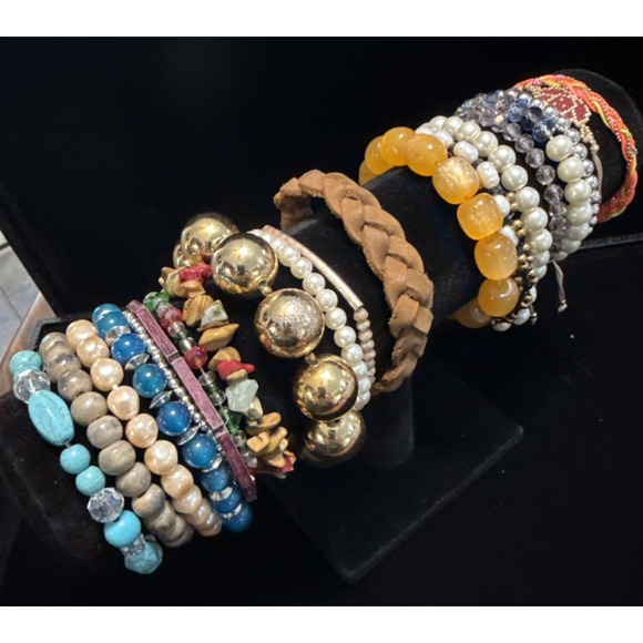 Lot of 20 Mixed Bracelets – Stretch, Slide, and String Styles in Multicolors - Picture 1 of 15